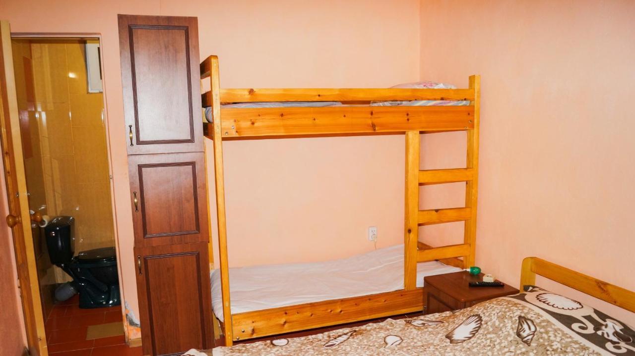 Гостевой Дом Ирина Hotel Sukhumi Ngoại thất bức ảnh
