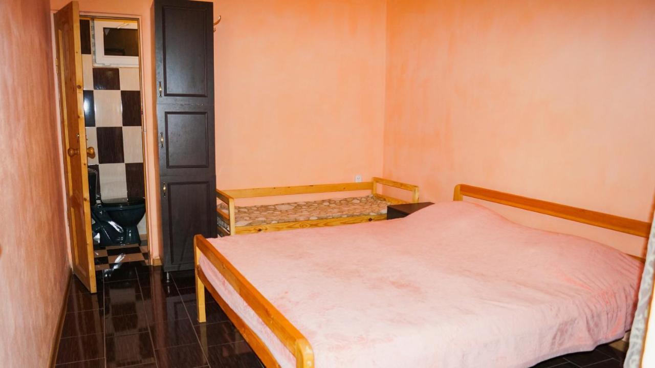 Гостевой Дом Ирина Hotel Sukhumi Ngoại thất bức ảnh