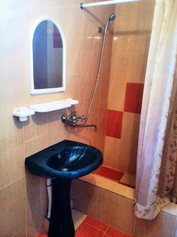 Гостевой Дом Ирина Hotel Sukhumi Ngoại thất bức ảnh