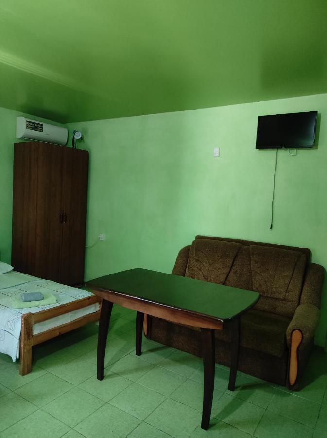 Гостевой Дом Ирина Hotel Sukhumi Ngoại thất bức ảnh